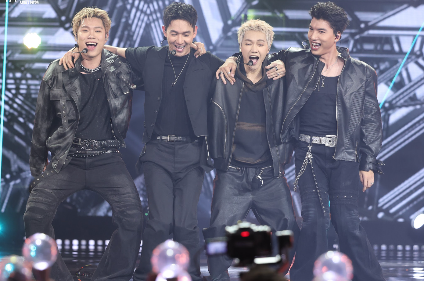 Tuần này, Our song Việt Nam còn chào đón sự xuất hiện của Hieuthuhai và dàn anh trai Song Luân, Jsol, Dương Domic cùng tiết mục Sao hạng A.