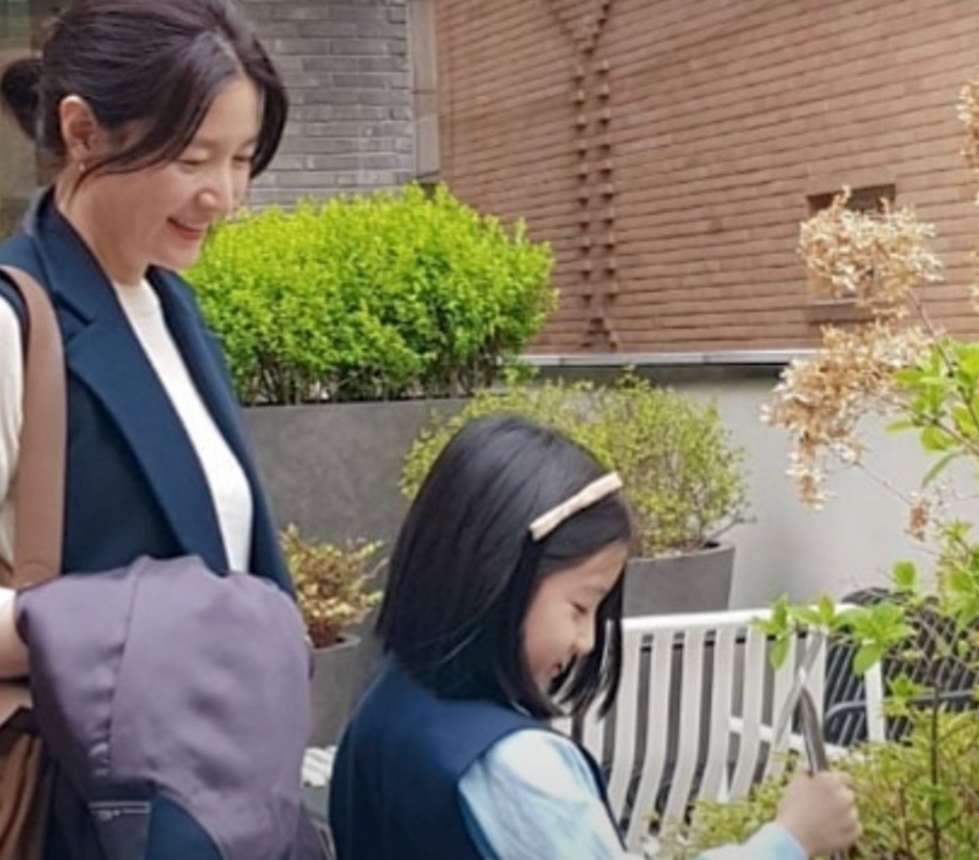 Hình con gái và một góc căn nhà ở Itaewon lần đầu được nữ diễn viên chia sẻ.