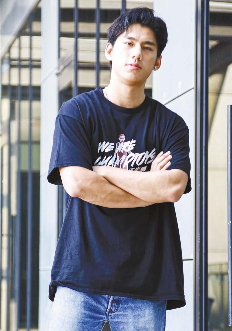 Anh từng góp mặt trong The Magician on the Skywalk, Danger Zone, Mad Doctor... Năm 2022, anh đoạt giải Kim Mã cho Nam diễn viên phụ xuất sắc nhất nhờ màn thể hiện trong Bad Education. Ngoài ra, sao nam từng góp mặt trong danh sách đề cử Diễn viên mới xuất sắc và Nam phụ xuất sắc trong LHP Điện Ảnh Đài Bắc 2020 qua phim Hạ bán trường.