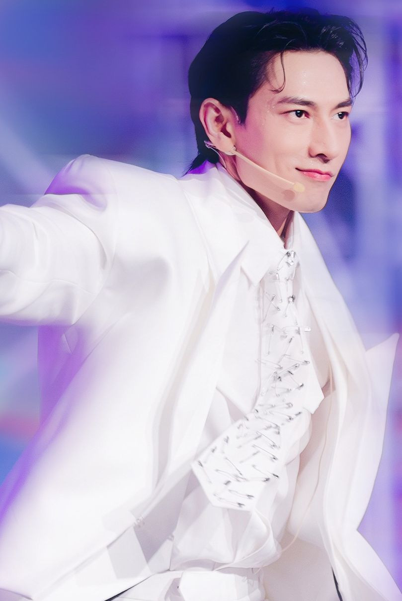 Dàn anh trai được khen trẻ trung, ngoại hình sáng, nhiều cái tên hot trên thị trường âm nhạc và game show hiện nay. Dàn anh trai được khen trẻ trung, ngoại hình sáng, nhiều cái tên hot trên thị trường âm nhạc và game show hiện nay.