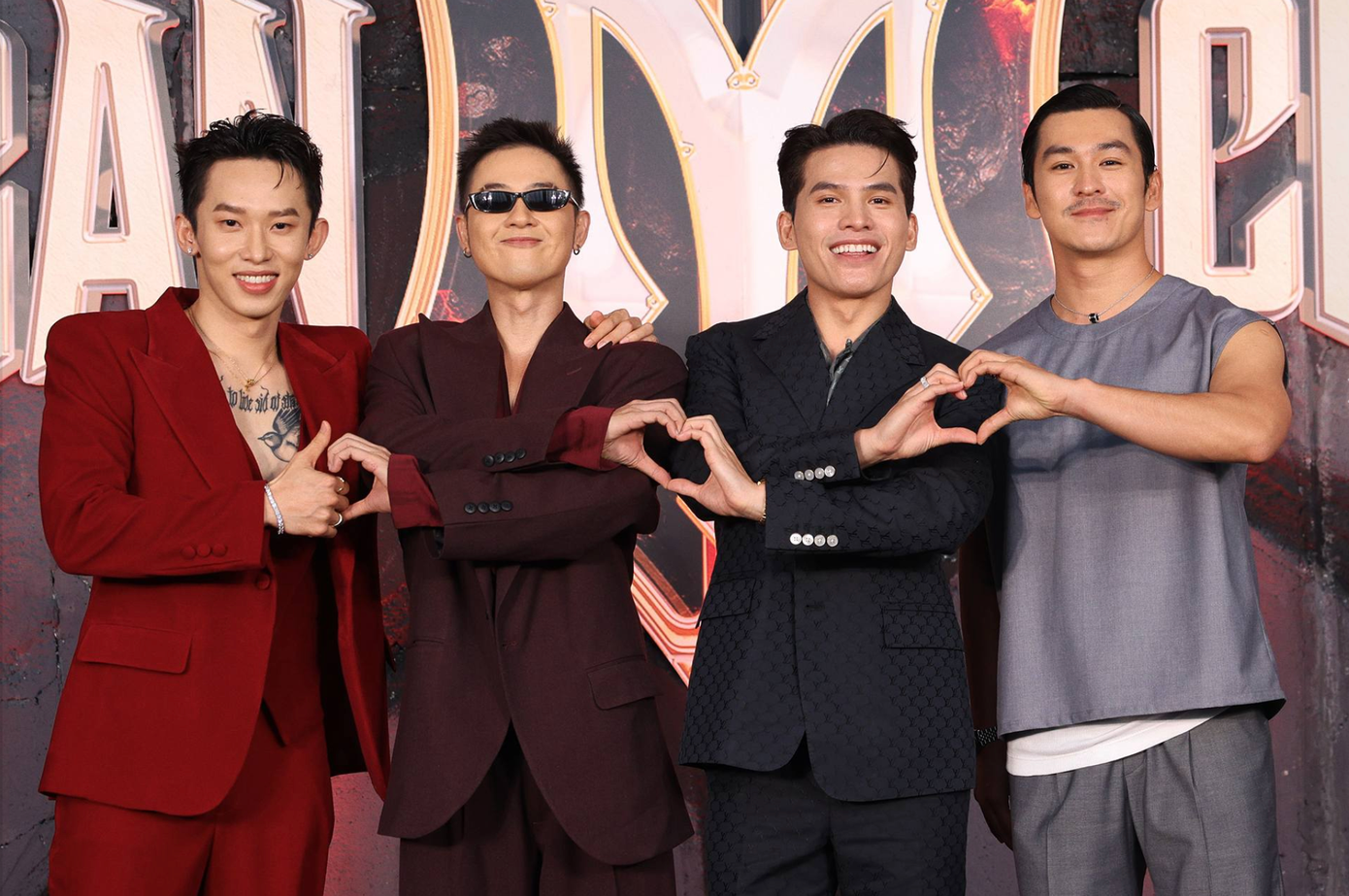 Các anh tài có mặt trong họp báo Anh trai vượt ngàn chông gai.