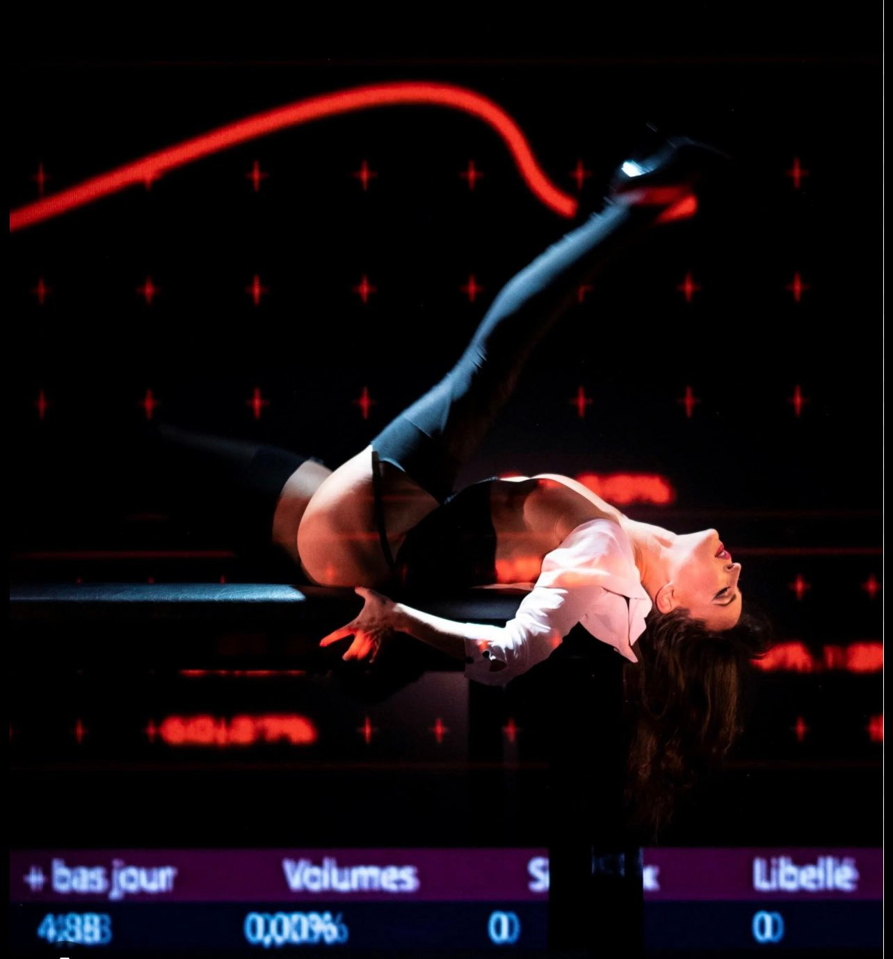 Tiết mục Crisis? What Crisis trên trang web của Crazy Horse.