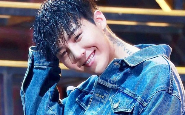 G-Dragon rời YG trong khi Jennie (phải) mở nhãn hiệu riêng, hoạt động cá nhân. Nhiều khán giả tin rằng YG thất bại trong việc ký hợp đồng cá nhân với Jennie. G-Dragon rời YG trong khi Jennie (phải) mở nhãn hiệu riêng, hoạt động cá nhân. Nhiều khán giả tin rằng YG thất bại trong việc ký hợp đồng cá nhân với Jennie.