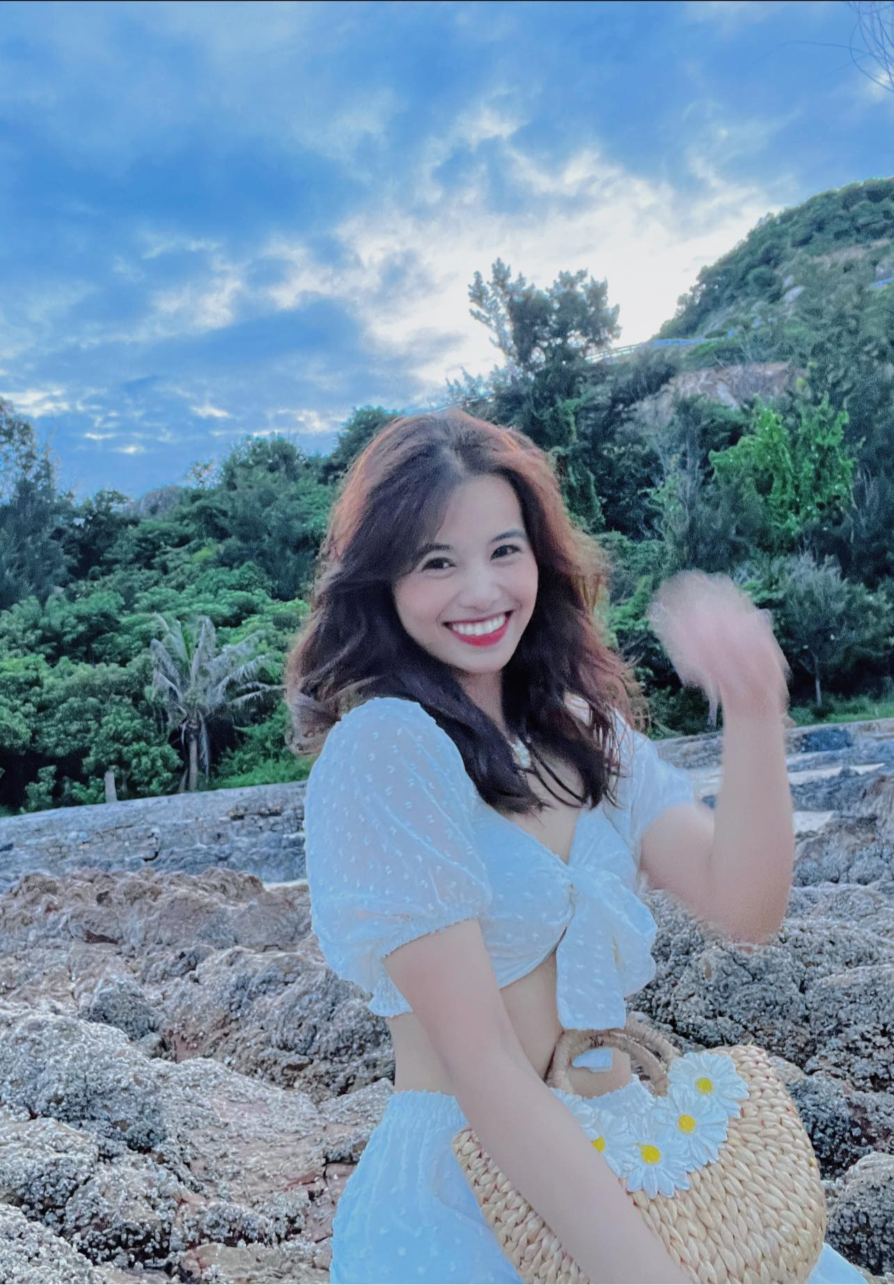 Phong cách ăn mặc trẻ trung của cung thủ quê Hưng Yên.