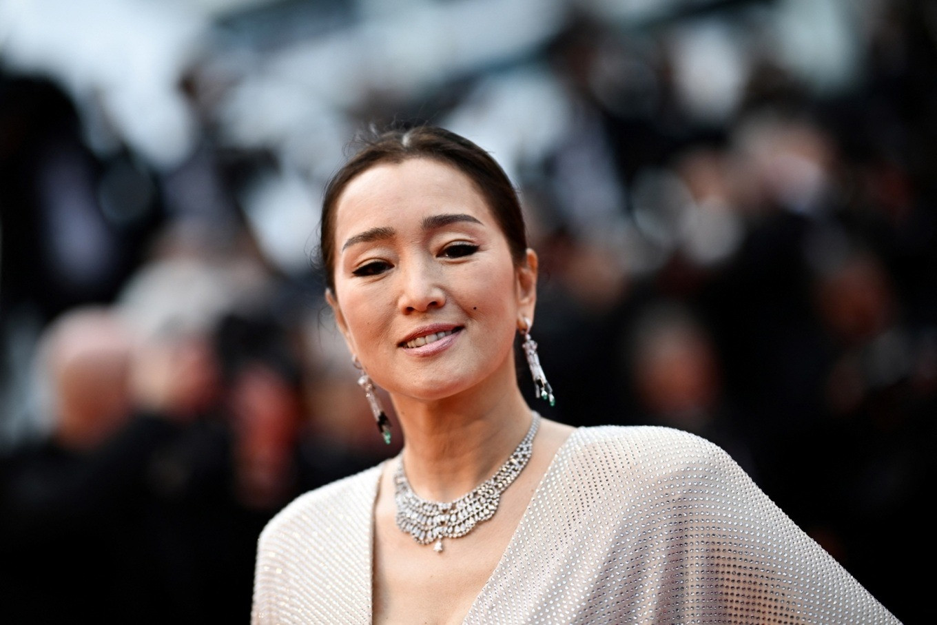 Củng Lợi xuất hiện tại Cannes lần thứ 77. Ảnh: Getty.