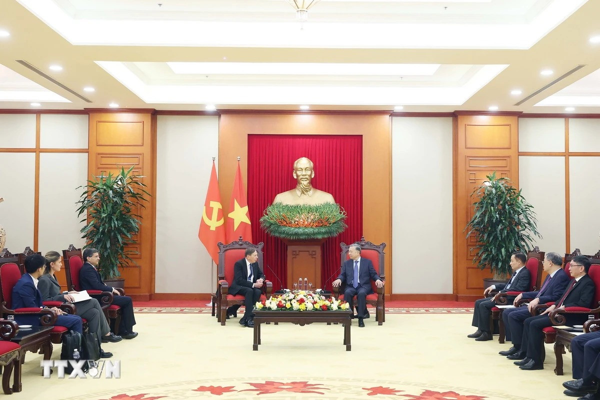 Tổng Bí thư Tô Lâm tiếp Đại tướng David Petraeus, đồng sở hữu Quỹ kiêm Chủ tịch Viện Toàn cầu Quỹ đầu tư Kohlberg Kravis Roberts (KKR) của Hoa Kỳ. (Ảnh: Thống Nhất/TTXVN) Tổng Bí thư Tô Lâm tiếp Đại tướng David Petraeus, đồng sở hữu Quỹ kiêm Chủ tịch Viện Toàn cầu Quỹ đầu tư Kohlberg Kravis Roberts (KKR) của Hoa Kỳ. (Ảnh: Thống Nhất/TTXVN)