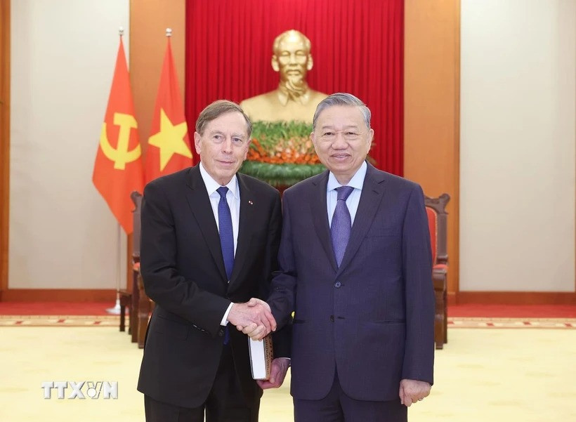 Tổng Bí thư Tô Lâm tiếp Đại tướng David Petraeus, đồng sở hữu Quỹ kiêm Chủ tịch Viện Toàn cầu Quỹ đầu tư Kohlberg Kravis Roberts (KKR) của Hoa Kỳ. (Ảnh: Thống Nhất/TTXVN) Tổng Bí thư Tô Lâm tiếp Đại tướng David Petraeus, đồng sở hữu Quỹ kiêm Chủ tịch Viện Toàn cầu Quỹ đầu tư Kohlberg Kravis Roberts (KKR) của Hoa Kỳ. (Ảnh: Thống Nhất/TTXVN)