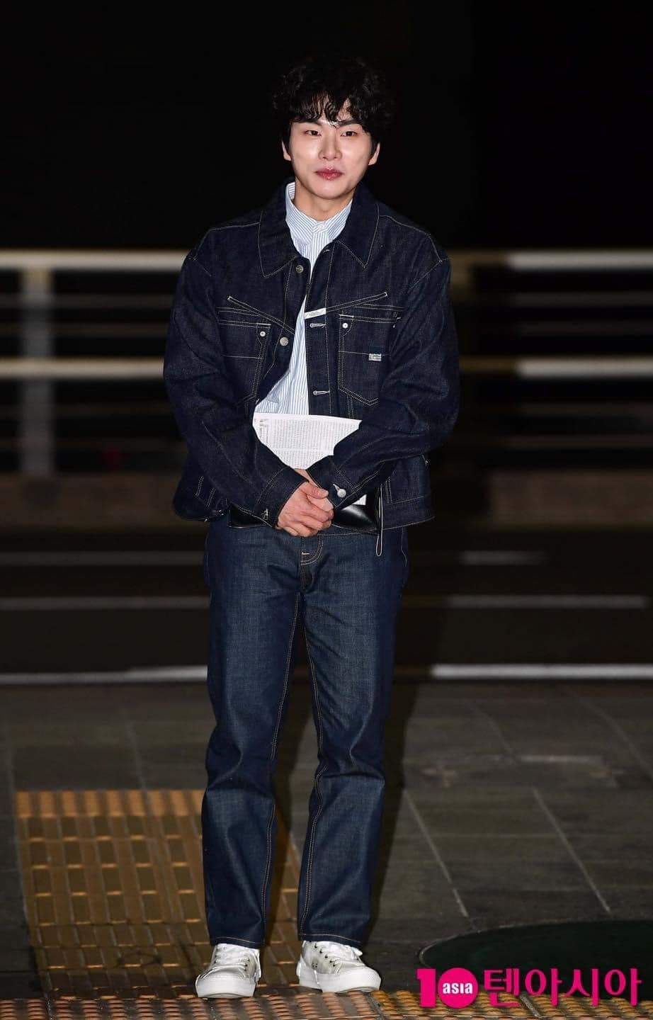 Dàn nghệ sĩ sau bộ phim nhận được phản hồi tích cực. Song Ha Yoon đảm nhận nhân vật phản diện Jung Soo Min. Cô được khen ngợi có diễn xuất đột phá, “lột xác”. Đây là vai diễn giúp cô tỏa sáng sau hai thập kỷ làm nghề. Diễn viên Lee Yi Kyung, người đóng vai “người chồng rác rưởi tồi tệ” Park Min Hwan, gây ấn tượng nhờ cách thể hiện nhân vật hài hước nhưng không kém phần bỉ ổi, đê tiện. Dàn nghệ sĩ sau bộ phim nhận được phản hồi tích cực. Song Ha Yoon đảm nhận nhân vật phản diện Jung Soo Min. Cô được khen ngợi có diễn xuất đột phá, “lột xác”. Đây là vai diễn giúp cô tỏa sáng sau hai thập kỷ làm nghề. Diễn viên Lee Yi Kyung, người đóng vai “người chồng rác rưởi tồi tệ” Park Min Hwan, gây ấn tượng nhờ cách thể hiện nhân vật hài hước nhưng không kém phần bỉ ổi, đê tiện.