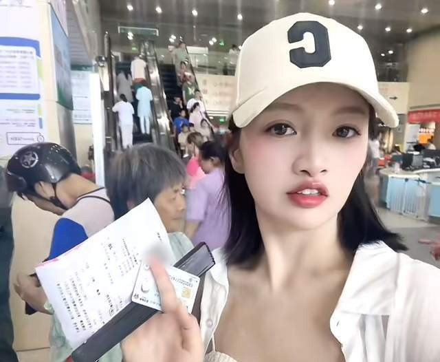 Người mẫu Xuân Mai được 163 đưa tin đã qua đời. Người mẫu Xuân Mai được 163 đưa tin đã qua đời.