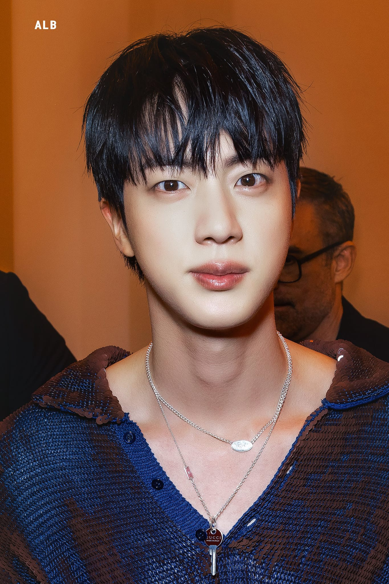 Từ khóa về anh cả BTS leo top trending toàn cầu. Anh mới được bổ nhiệm làm Đại sứ toàn cầu của Gucci. Sau khi xuất ngũ, Jin bắt đầu có nhiều hoạt động cá nhân, từ dự show thời trang, đi show thực tế và sắp tới là các dự án âm nhạc.