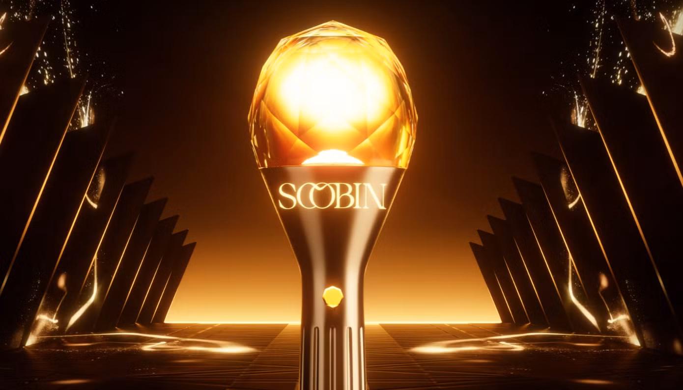 Nam ca sĩ công bố lightstick, concert solo trong buổi gặp gỡ 3.000 fan Hà Nội.