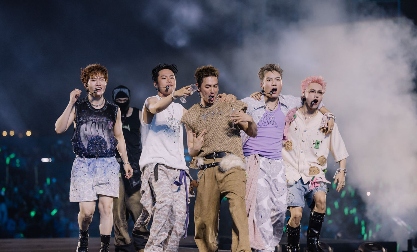 Anh trai vượt ngàn chông gai áp đảo số liệu truyền thông so với Anh trai say hi trong concert cuối tuần qua.