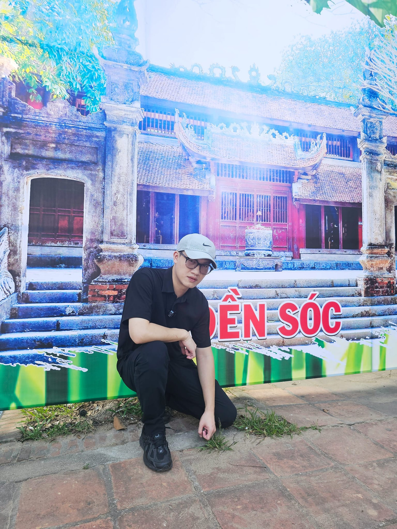 Nam MC sinh năm 1987 là cái tên quen thuộc với khán giả truyền hình qua các chương trình Ô cửa bí mật, Vui khỏe có ích, Trường Teen, Hãy chọn giá đúng… Anh từng là sinh viên Khoa Vật lý – Công nghệ hạt nhân, Đại học Khoa học tự nhiên, cộng tác với VTV3 từ năm ba. Năm nay, Trần Ngọc đồng hành và tiếp lửa cho thí sinh Nguyễn Việt Thành – người mang cầu về với trường THPT Sóc Sơn (Hà Nội). Điểm ghi hình cổ vũ cho Việt Thành là khuôn viên Đền Sóc hay Đền Gióng (thuộc quần thể Khu di tích Quốc gia đặc biệt đền Sóc).