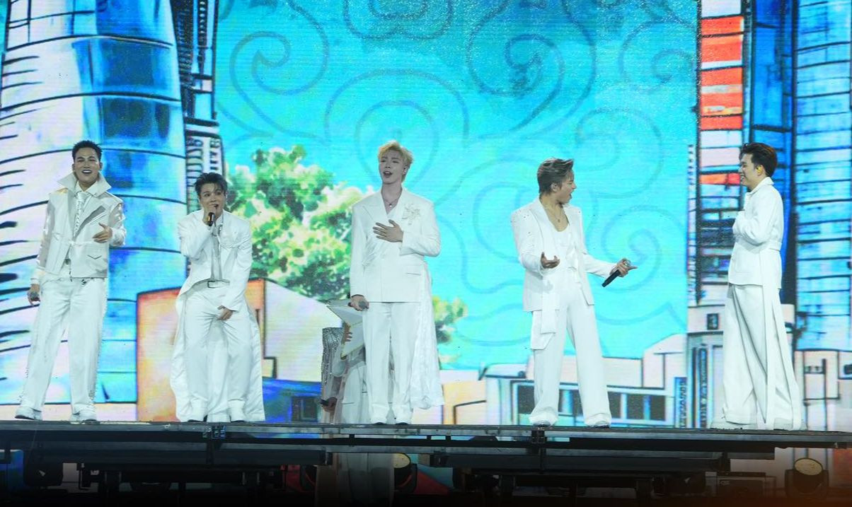 Những tiết mục top trending trong Anh trai say hi được các nghệ sĩ mang lên sân khấu như Catch me if you can, Hào quang, Ngáo ngơ, Tình đầu quá chén… Ở ca khúc Kim phút kim giờ, dàn anh trai và nhóm nghệ sĩ từ Our Song Vietnam mang hai màu sắc riêng biệt với phiên bản liveband, khoe trọn vocal nội lực.