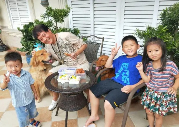 Cuộc sống an nhàn, giàu sang của Phương Cương khi về già.