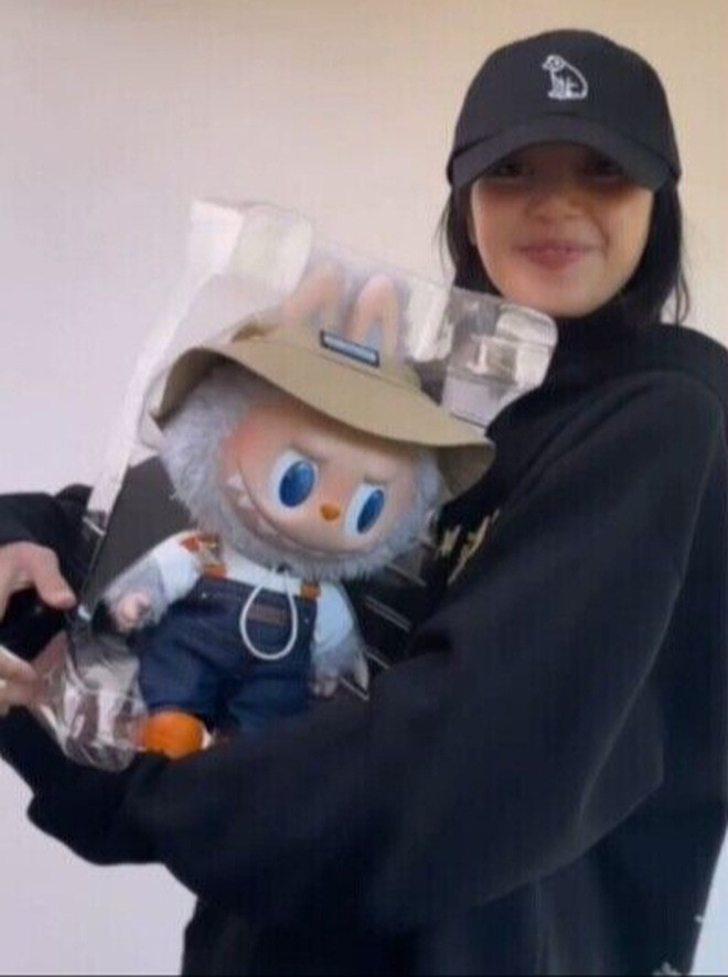 Labubu nổi tiếng hơn được Lisa (BlackPink) lăng xê.