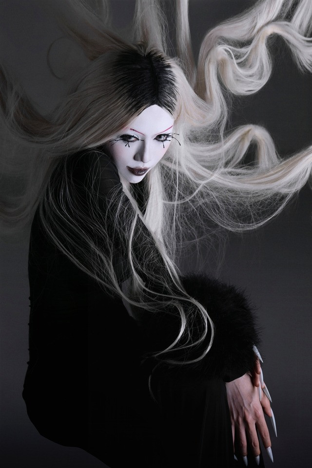 Nữ ca sĩ chọn Alternative, Pop Rock cho đĩa đơn mới. Nữ ca sĩ chọn Alternative, Pop Rock cho đĩa đơn mới.