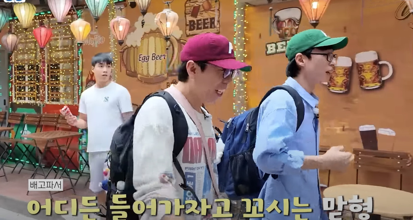 Bốn nghệ sĩ ăn ở đường Tống Duy Tân và ghé quán cà phê ở Phùng Hưng.