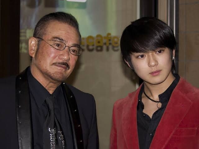 Anh còn được biết đến là con trai cố nam diễn viên phim hành động đình đám Sonny Chiba, người nổi tiếng với khán giả Việt Nam qua vai Hùng Bá phim Phong Vân - Long hổ tranh hùng.