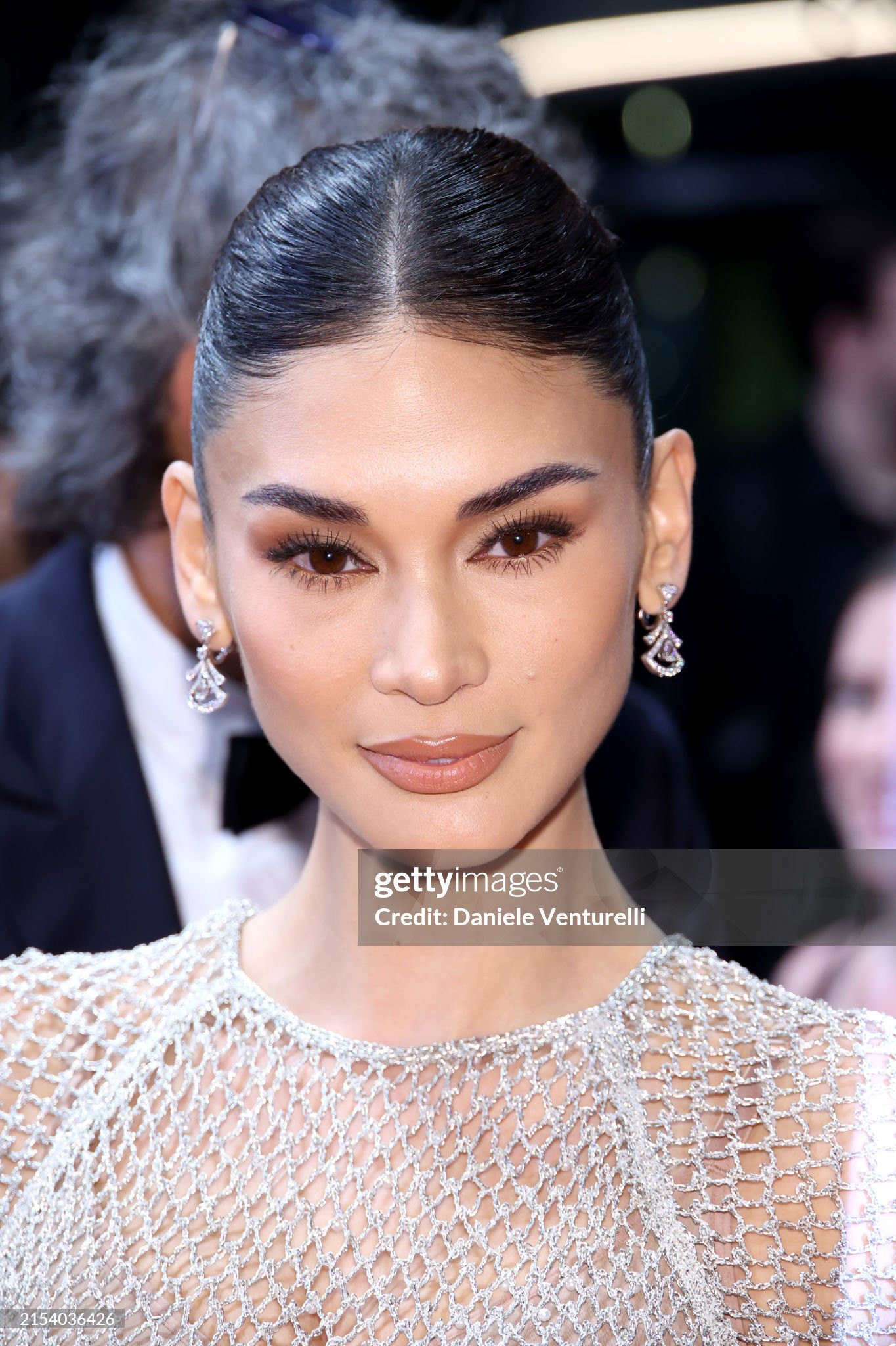 Hoa hậu Hoàn vũ 2015 Pia Wurtzbach trong thiết kế váy lưới và bodysuit.