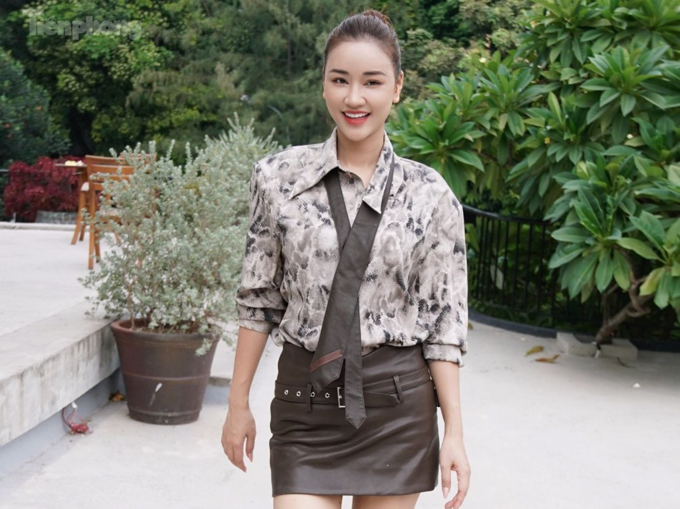 Maya cho hay cô thay đổi nhiều sau quãng thời gian tĩnh dưỡng, nghỉ ngơi: “Tôi khác hoàn toàn ngày xưa, trước đây lúc nào tôi cũng muốn tỏa sáng nhưng sau đó tôi dành thời gian ở nhà tu tập, quay về bên trong, nhìn nhận toàn bộ con người mình… Tôi phát tâm tu tập, ở nhà tụng kinh, niệm Phật và ăn chay". Ảnh: Trọng Quân.