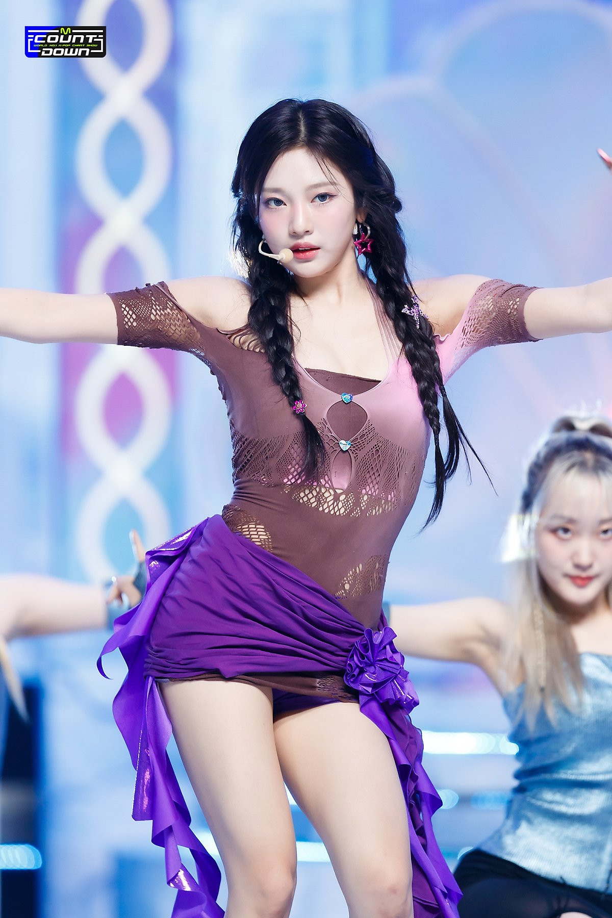 Sắc vóc của thần tượng sinh năm 2002 trở thành chủ đề hot, tạo độ bàn luận trên diễn đàn dành cho fan Kpop. Các ý kiến cho rằng cô là thành viên mang vẻ đẹp sắc sảo nhất aespa. Sắc vóc của thần tượng sinh năm 2002 trở thành chủ đề hot, tạo độ bàn luận trên diễn đàn dành cho fan Kpop. Các ý kiến cho rằng cô là thành viên mang vẻ đẹp sắc sảo nhất aespa.