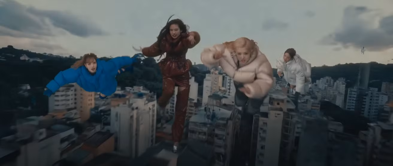 Hình ảnh mới của BlackPink trong MV Jump. Ảnh: CMH.