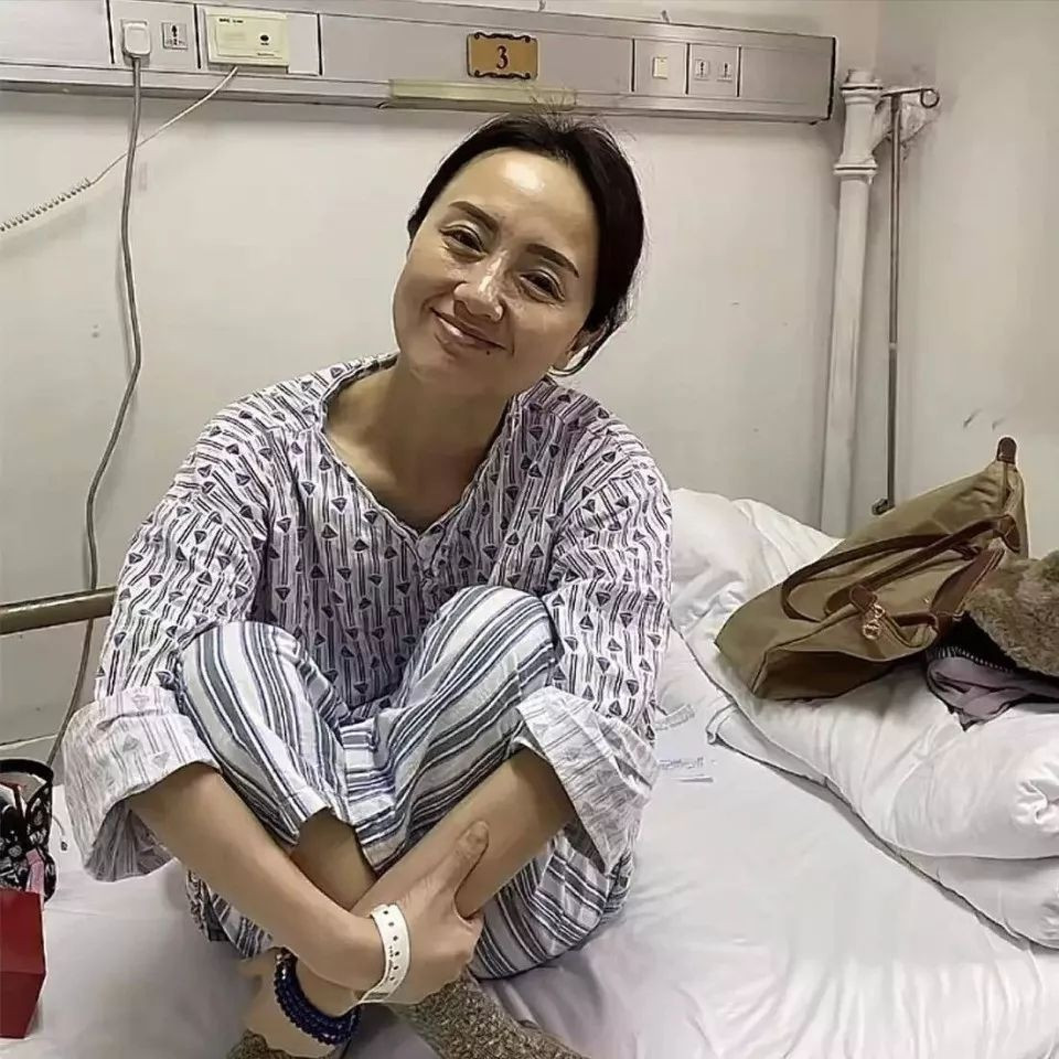 Ảnh Chu Viên Viên nằm viện.