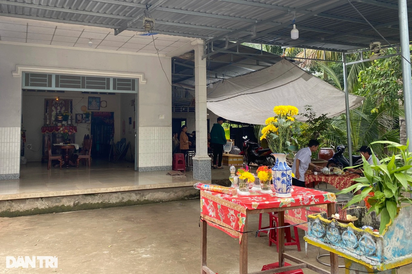 Nhà cụ P. sau án mạng một tuần (Ảnh: Bảo Kỳ). Nhà cụ P. sau án mạng một tuần (Ảnh: Bảo Kỳ).