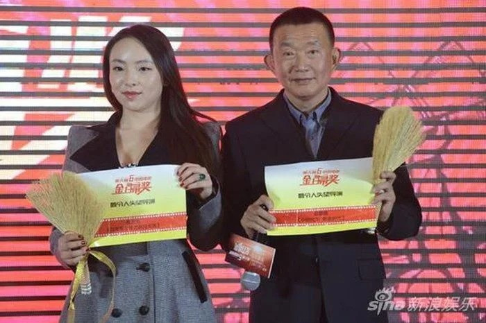 Nhiều nghệ sĩ cảm thấy xấu hổ khi nhận Cây Chổi Vàng, coi đây là vết đen trong sự nghiệp. Nhiều nghệ sĩ cảm thấy xấu hổ khi nhận Cây Chổi Vàng, coi đây là vết đen trong sự nghiệp.