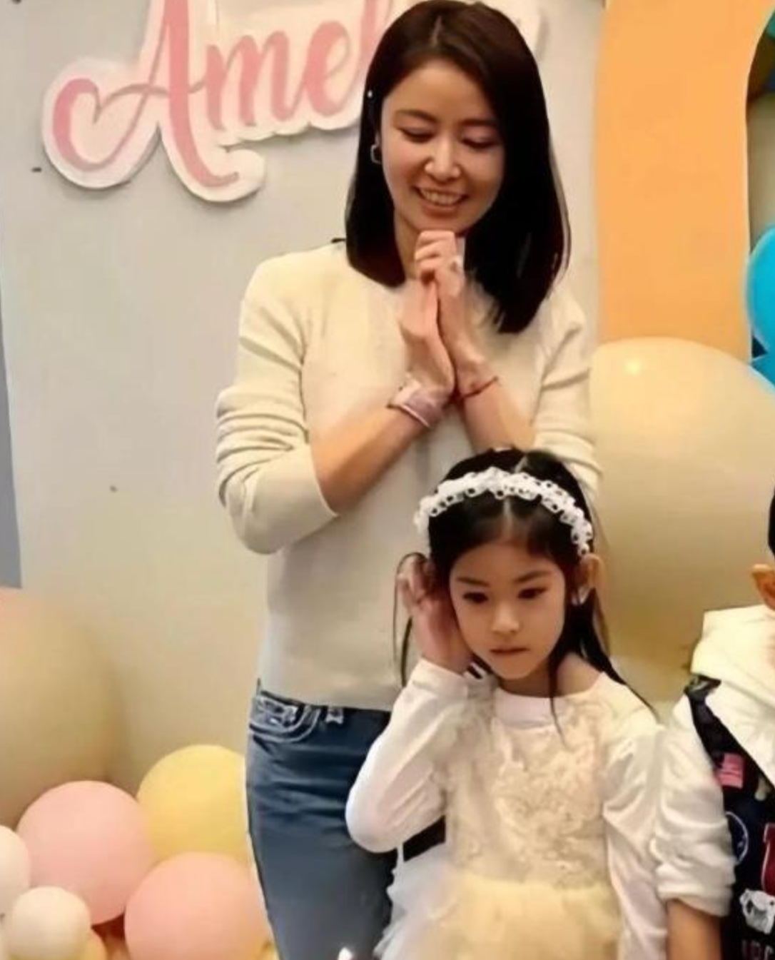 Lâm Tâm Như và con gái Cá Heo Nhỏ.