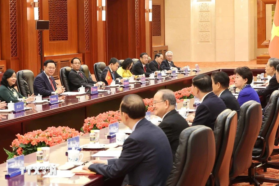 Chủ tịch Quốc hội Vương Đình Huệ hội đàm với Ủy viên trưởng Ủy ban Thường vụ Nhân đại toàn quốc Trung Quốc Triệu Lạc Tế. Ảnh: Nhan Sáng/TTXVN