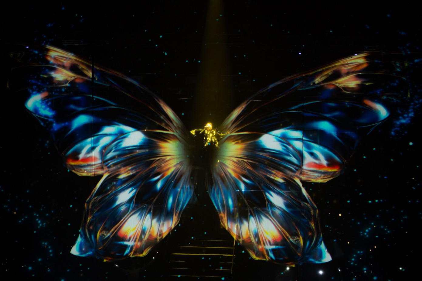 Sân khấu đầu tư của Trung Quân trong đêm concert gần 10.000 khán giả.