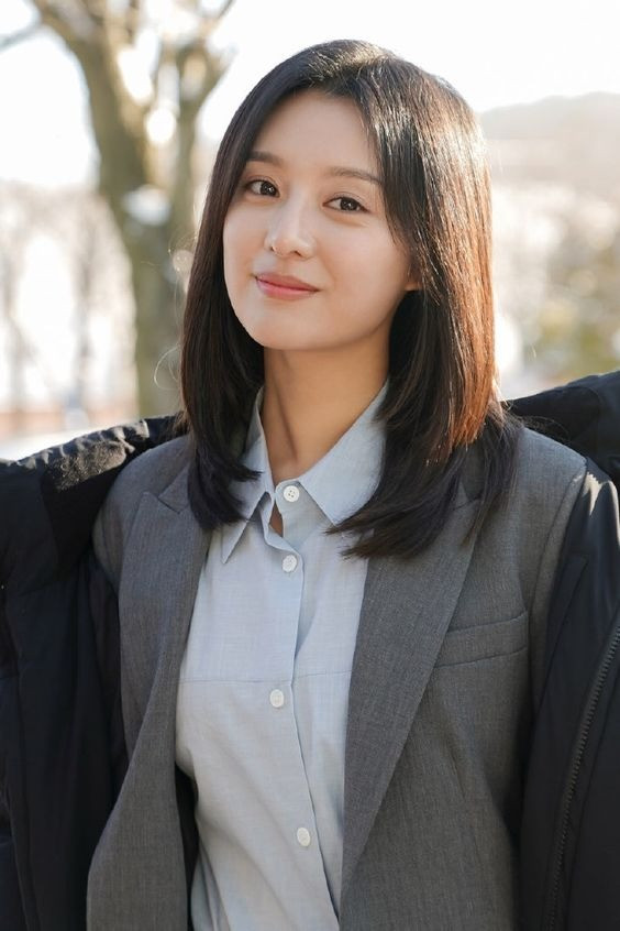 “Mỗi bộ phim là một lần cô ấy đổi mới, hoàn thiện bản thân, thể hiện nhiều khía cạnh thú vị trong nét diễn của mình cho khán giả”, “Kim Ji Won diễn hay, chọn nhân vật và thể hiện chúng rất tốt”… Khán giả viết. “Mỗi bộ phim là một lần cô ấy đổi mới, hoàn thiện bản thân, thể hiện nhiều khía cạnh thú vị trong nét diễn của mình cho khán giả”, “Kim Ji Won diễn hay, chọn nhân vật và thể hiện chúng rất tốt”… Khán giả viết.