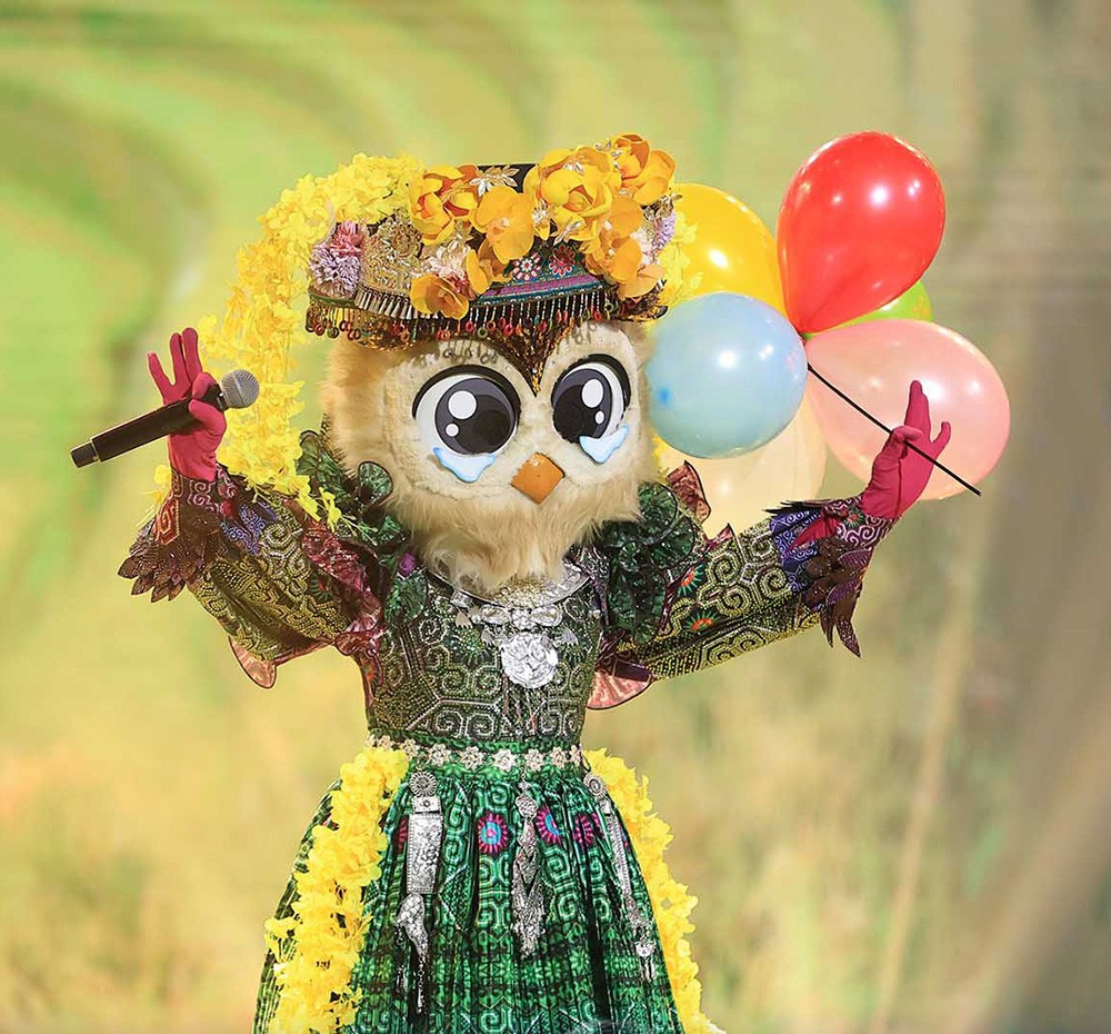 Nhà sản xuất, ban cố vấn bị cho là thiên vị Cú Tây Bắc (phải).