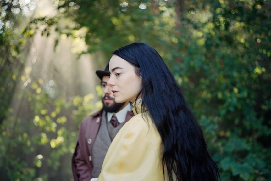 Nhân vật Bella của Emma Stone trong Poor Things. Ảnh: Searchlight Pictures. Nhân vật Bella của Emma Stone trong Poor Things. Ảnh: Searchlight Pictures.