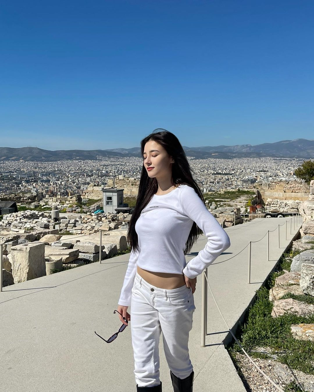 Một thời gian, Nancy hứng chịu nhiều chỉ trích vì thân hình mũm mĩm, không thon gọn đúng với tiêu chuẩn idol nữ. Để vượt qua giai đoạn này, cô nỗ lực giảm cân, tập thể dục. Cô từng chia sẻ khẩu phần ăn chỉ gồm một củ khoai lang, một miếng táo, rau xà lách và lòng trắng trứng. Một thời gian, Nancy hứng chịu nhiều chỉ trích vì thân hình mũm mĩm, không thon gọn đúng với tiêu chuẩn idol nữ. Để vượt qua giai đoạn này, cô nỗ lực giảm cân, tập thể dục. Cô từng chia sẻ khẩu phần ăn chỉ gồm một củ khoai lang, một miếng táo, rau xà lách và lòng trắng trứng.