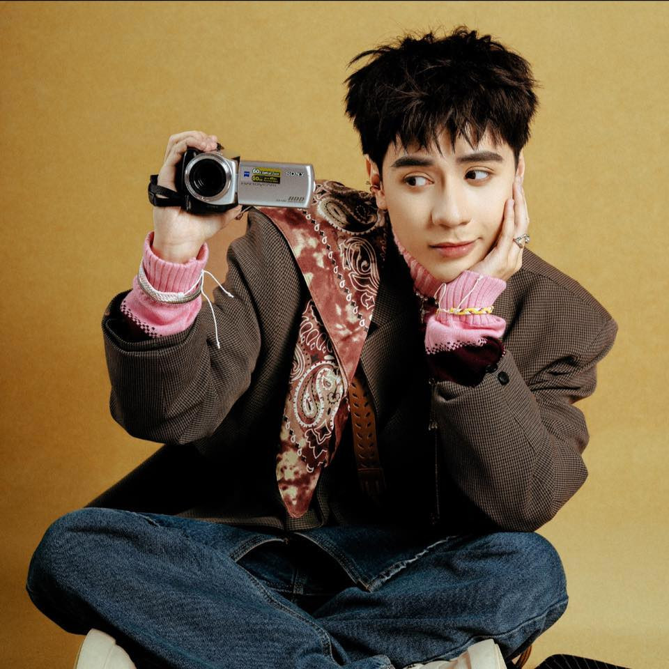 Quang Hùng MasterD là ca sĩ Việt gây sốt ở thị trường Thái Lan nhờ ca khúc Dễ đến dễ đi. Anh được khán giả nước nhà quan tâm hơn khi tham gia Anh trai say hi. Quang Hùng MasterD là ca sĩ Việt gây sốt ở thị trường Thái Lan nhờ ca khúc Dễ đến dễ đi. Anh được khán giả nước nhà quan tâm hơn khi tham gia Anh trai say hi.