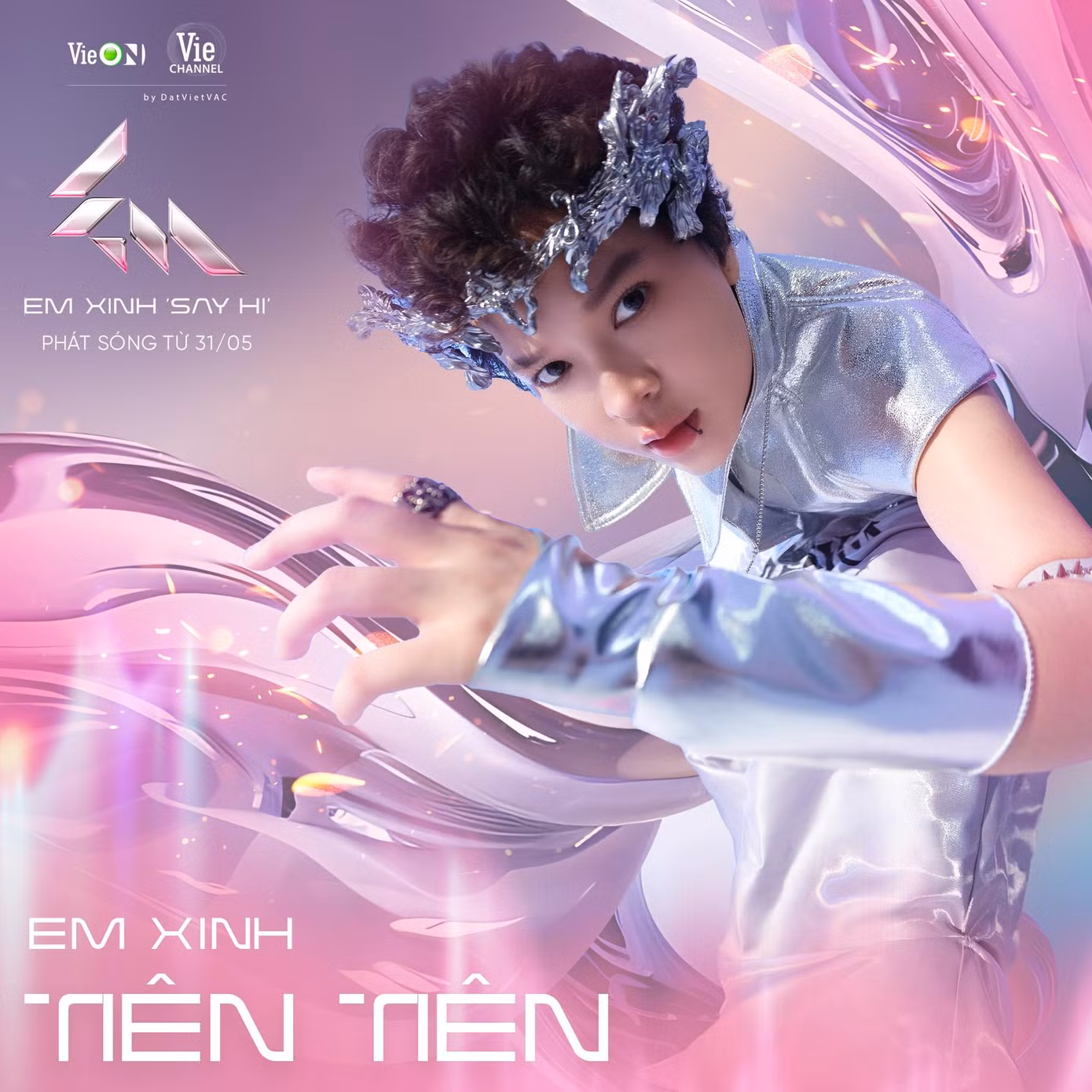 Bảo Anh từ "chị đẹp" chuyển thành "em xinh". Bảo Anh từ "chị đẹp" chuyển thành "em xinh".