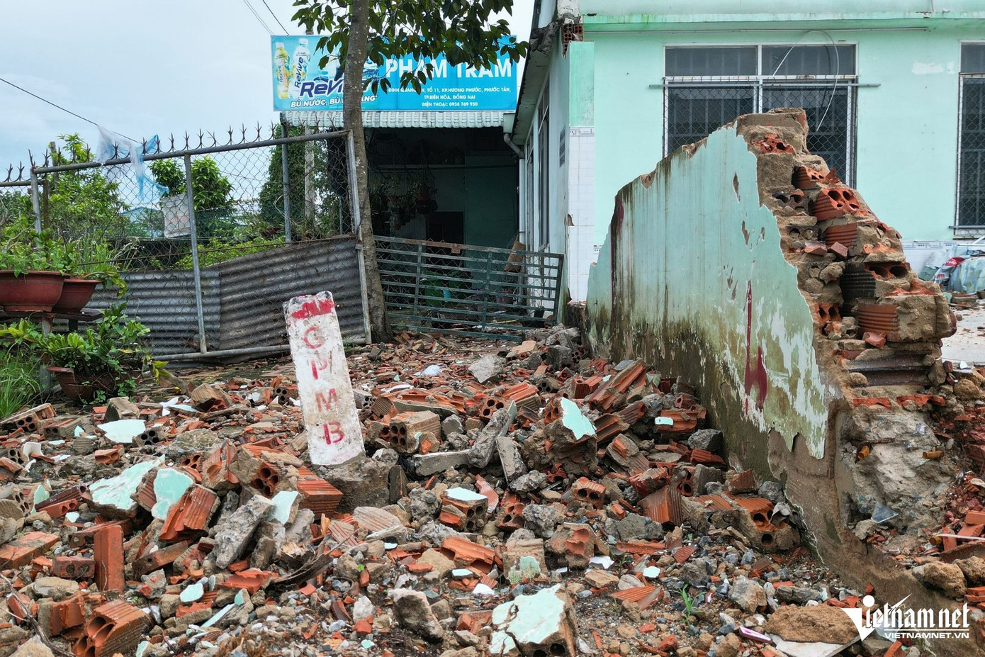 Anh Nguyễn Nhật Trường (ngụ phường Phước Tân) cho biết gia đình đã được thông báo về việc giải phóng mặt bằng làm đường cao tốc. Tuy nhiên, anh mong muốn chính quyền hỗ trợ để gia đình sớm có nơi ở mới phù hợp, ổn định cuộc sống.