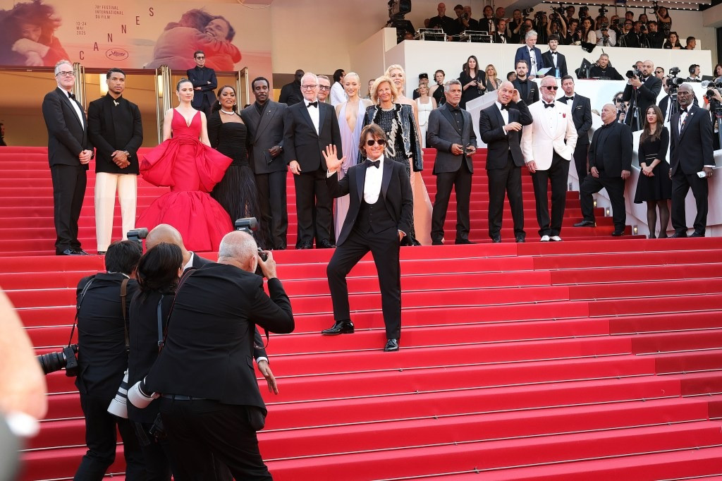 Tại buổi công chiếu bên trong rạp Grand Théâtre Lumière, nam tài tử 62 tuổi được khán giả dành trọn 5 phút vỗ tay không ngớt để tán thưởng bộ phim mới, phần thứ tám và có thể là cuối cùng của loạt Nhiệm vụ bất khả thi.