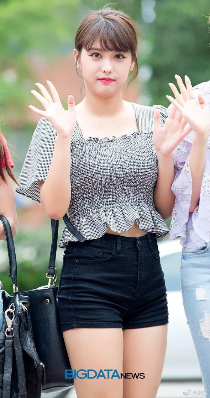 Nữ ca sĩ 25 tuổi nỗ lực giảm cân để có được thể hình như hiện tại. Sau khi Momoland tan rã, các thành viên đều rời công ty, Ahin tập trung cải thiện vóc dáng.