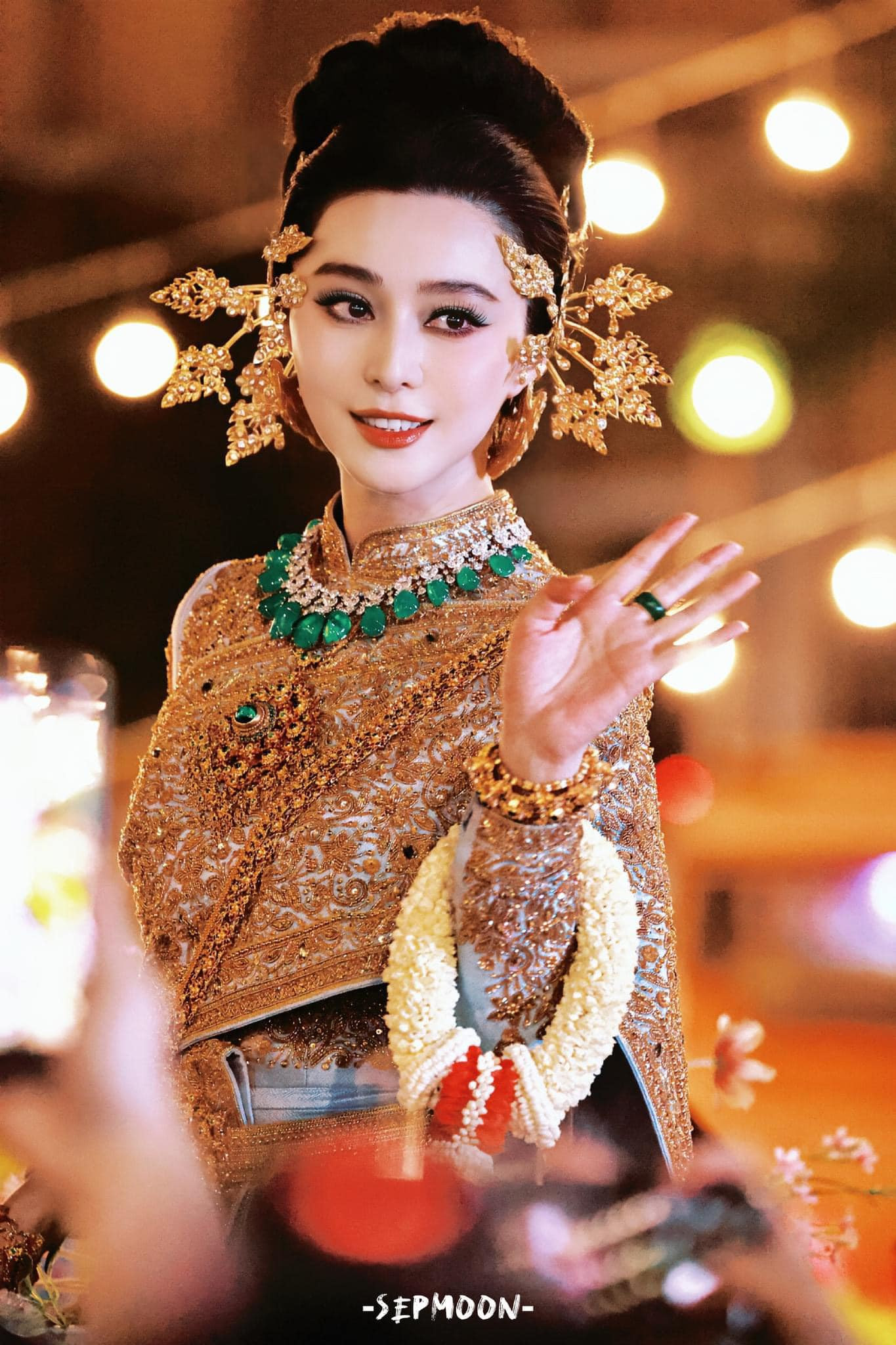 Phạm Băng Băng là khách mời đặc biệt dự lễ diễu hành lễ hội té nước Songkran 2024. Phạm Băng Băng là khách mời đặc biệt dự lễ diễu hành lễ hội té nước Songkran 2024.