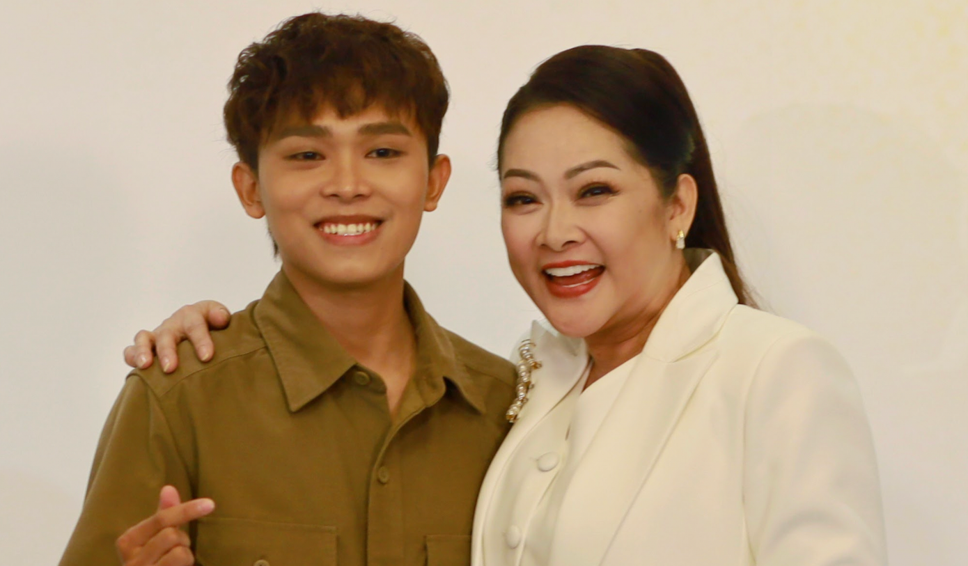 Hồ Văn Cường hát trong show của Như Quỳnh. Ảnh: BTC. Hồ Văn Cường hát trong show của Như Quỳnh. Ảnh: BTC.