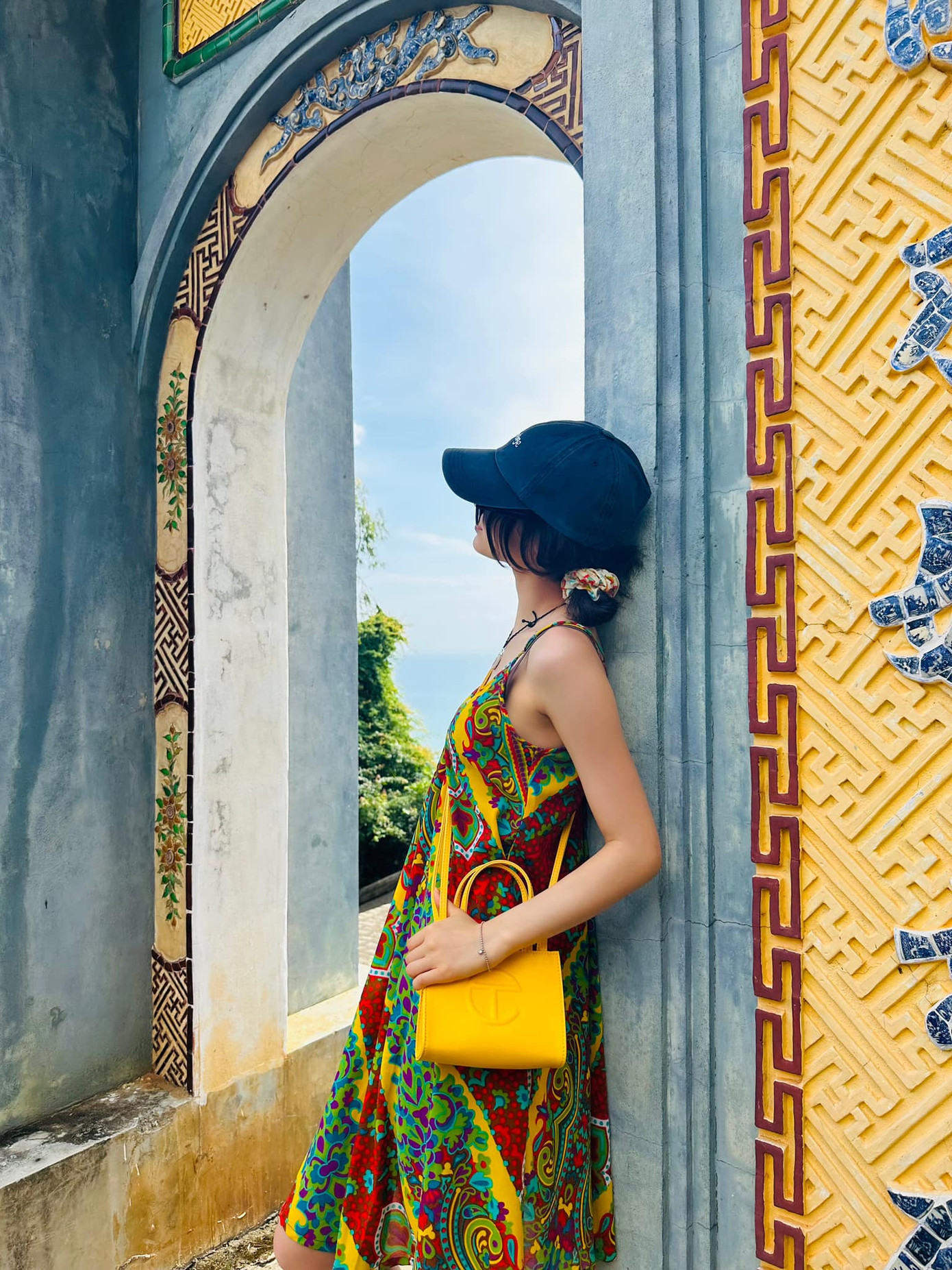 Nữ ca sĩ ghé thăm chùa Linh Ứng và kỷ niệm những khoảnh khắc tại đây.