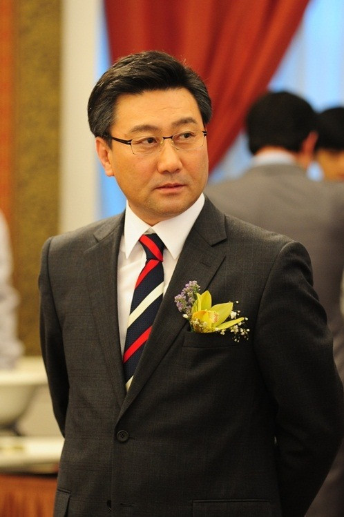 Choi Jung Woo qua đời ở tuổi 68, nguyên nhân chưa được công bố. Nam diễn viên khép lại 50 năm một sự nghiệp diễn xuất lẫy lừng.