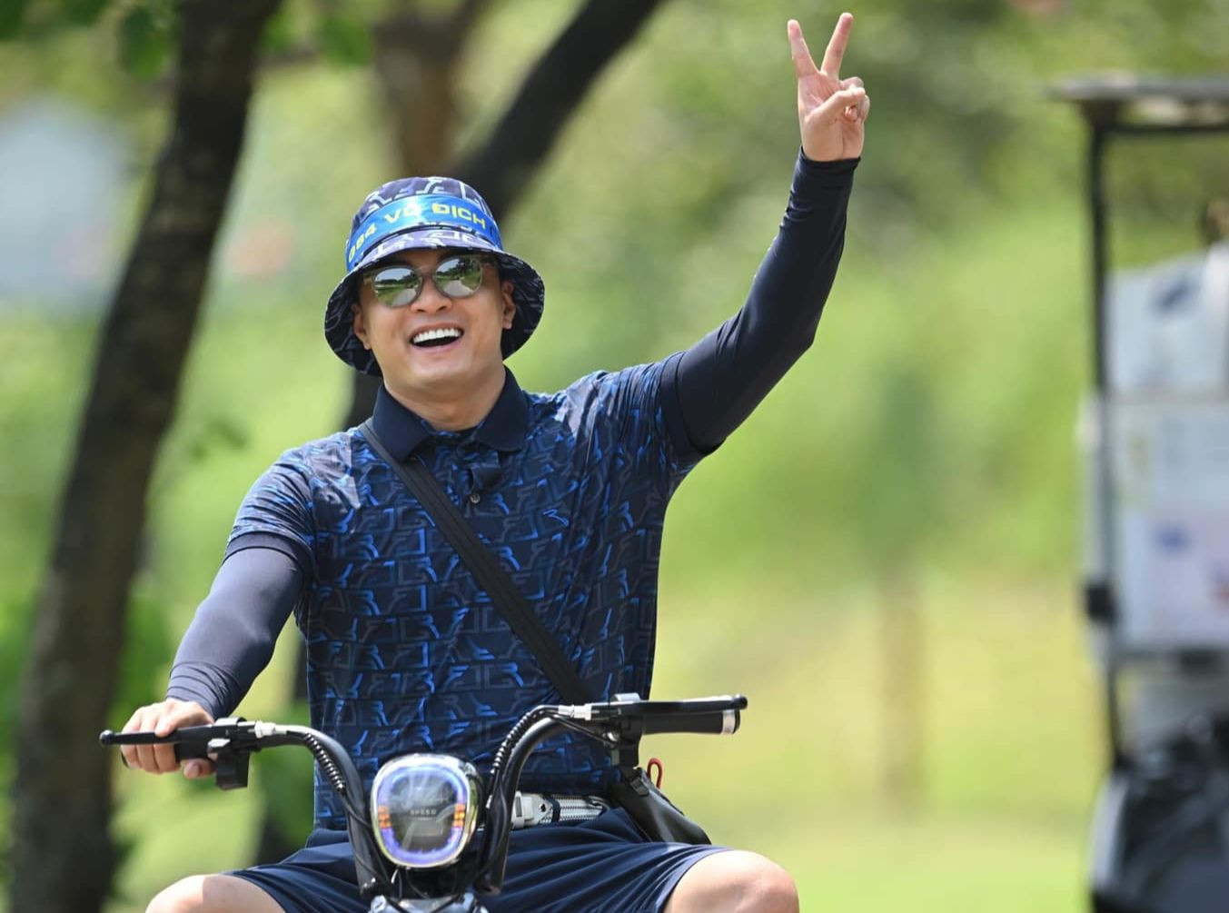 Hồng Đăng thoải mái chia sẻ hình ảnh đời tư lên mạng xã hội sau ồn ào cách đây một năm. Anh chưa có động thái sẽ quay lại diễn xuất.