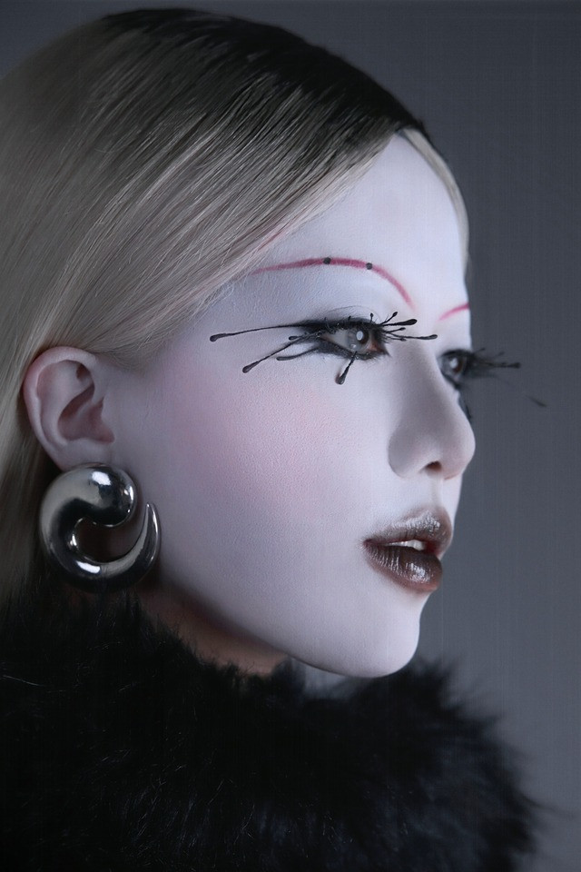 Nữ ca sĩ chọn Alternative, Pop Rock cho đĩa đơn mới. Nữ ca sĩ chọn Alternative, Pop Rock cho đĩa đơn mới.