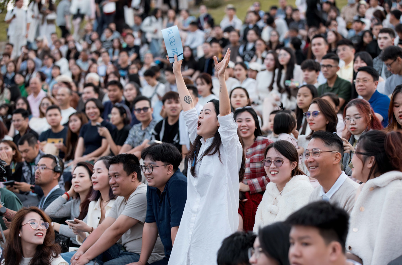 Lượng khán giả trong liveshow của Noo Phước Thịnh tại Đà Lạt. Nam ca sĩ vẫn giữ được sức hút sau nhiều năm làm nghề.