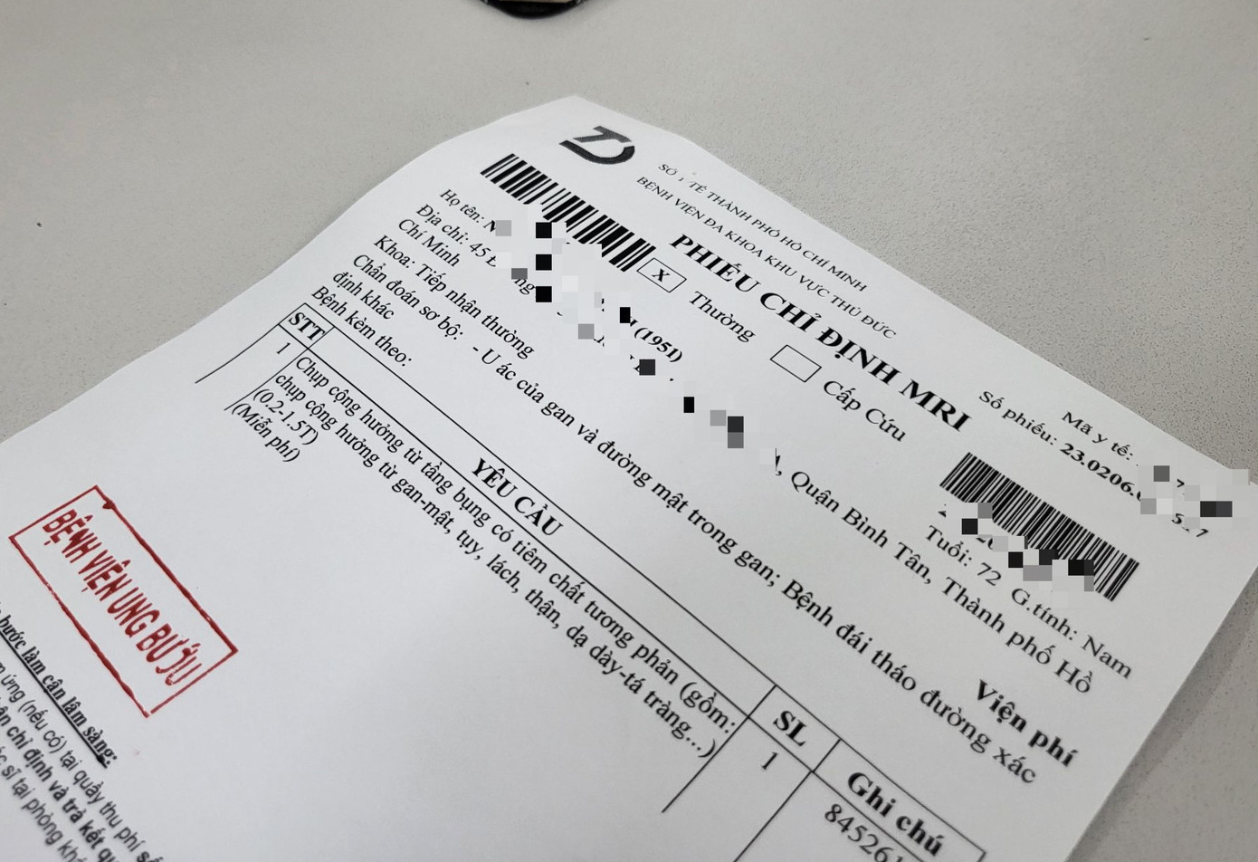 Xe của Bệnh viện Ung bướu TP.HCM cơ sở 2 đưa bệnh nhân đi chụp MRI. Ảnh: GL. Xe của Bệnh viện Ung bướu TP.HCM cơ sở 2 đưa bệnh nhân đi chụp MRI. Ảnh: GL.